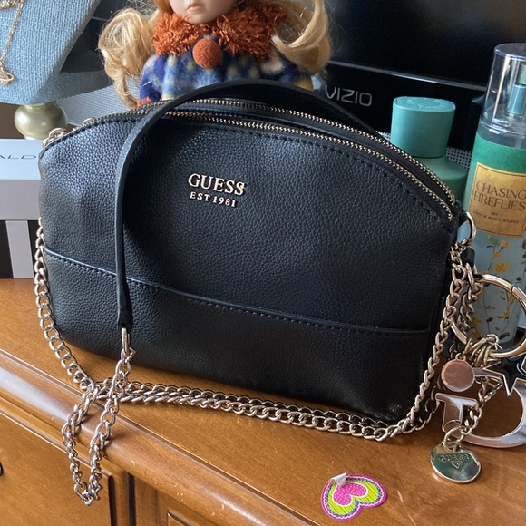 Beautiful Guess handbag with charms - Picture 7 of 9